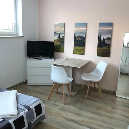Ferienwohnungen Lamisto am Waldesrand Neckartenzlingen Exterior foto