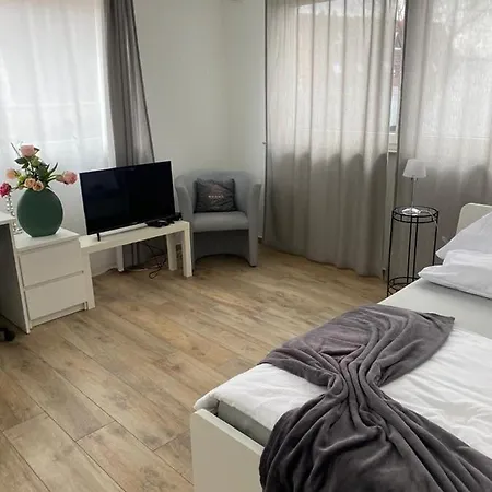 Ferienwohnungen Lamisto am Waldesrand Neckartenzlingen Exterior foto
